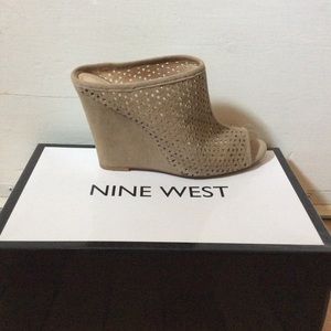 Nine West Corva suede laser cut peep toe wedge 6.5